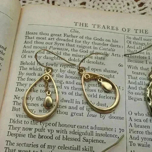 Vintage set  of 5 goldtone drop dangle earrings - Picture 6 of 12